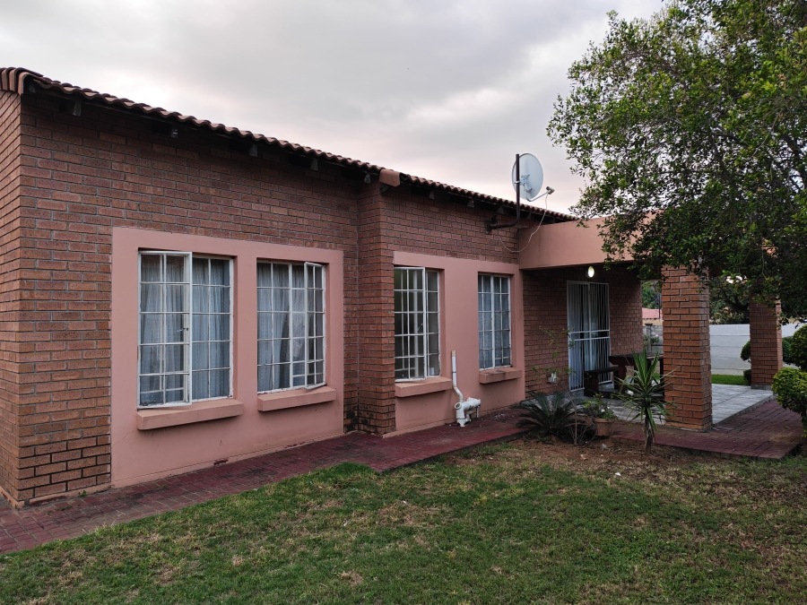 3 Bedroom Property for Sale in Protea Park North West